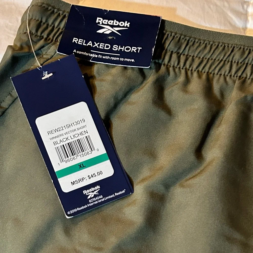 Reebok Winners Vector Shorts in Olive Green 🆕